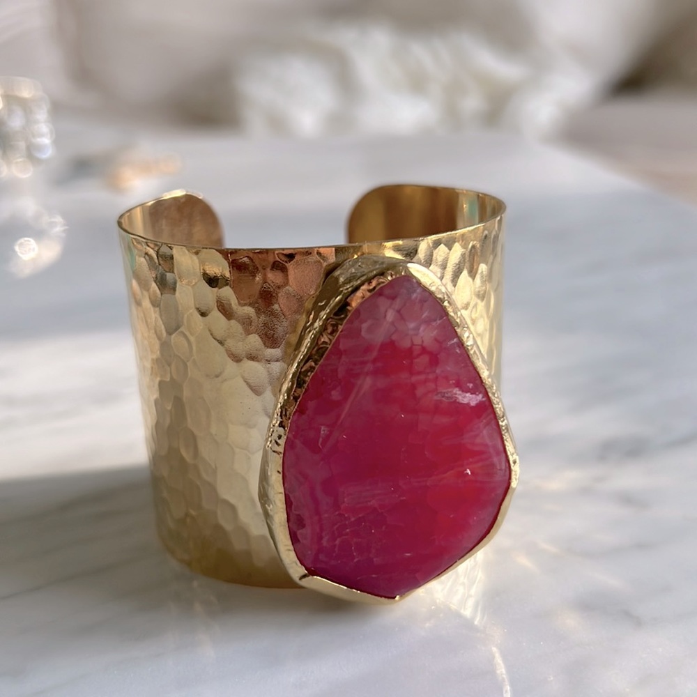 Pink Agate or Quartz Hammered Gold Cuff Bracelet - Picture 1 of 4